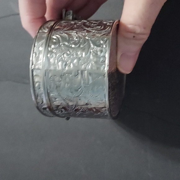 Embossed Silverplated Oval Trinket Case.Silver/Red 4.5inLx1 3/4in.H.x2.5in.W. - Picture 6 of 8